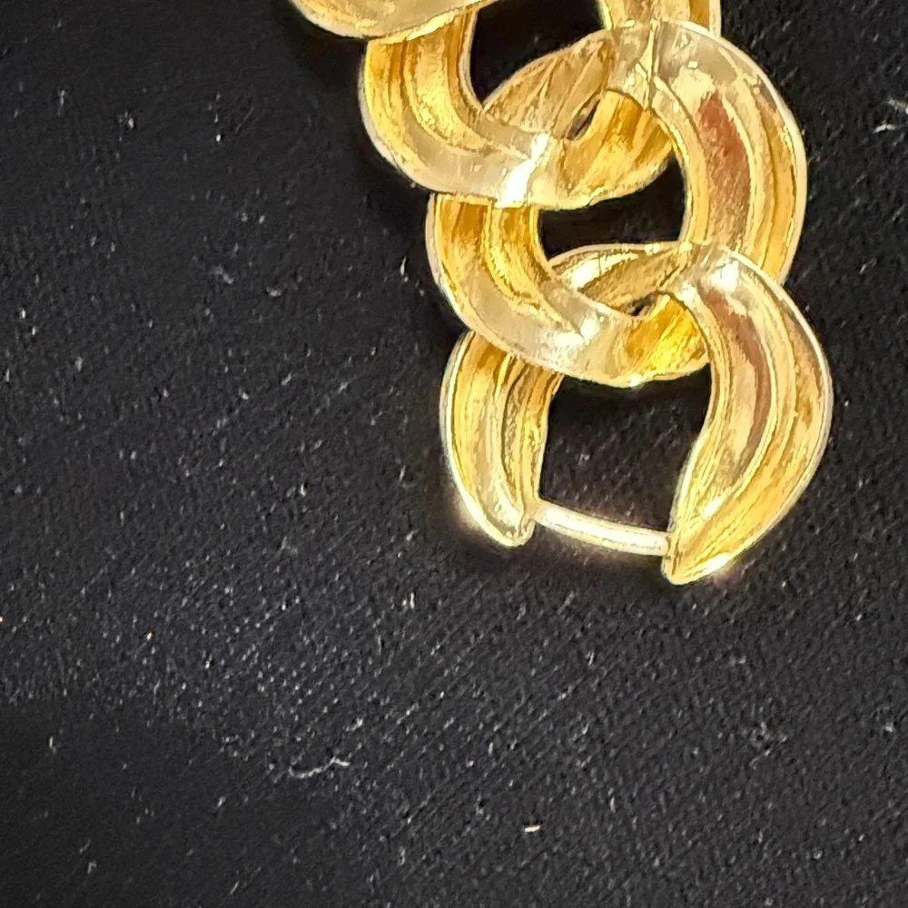 Elegant Goldtone Chain link Necklace 17” choker‎ stylish accessory neutral glam